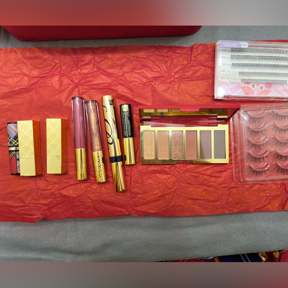 Estee Lauder cosmetics (Christmas set)